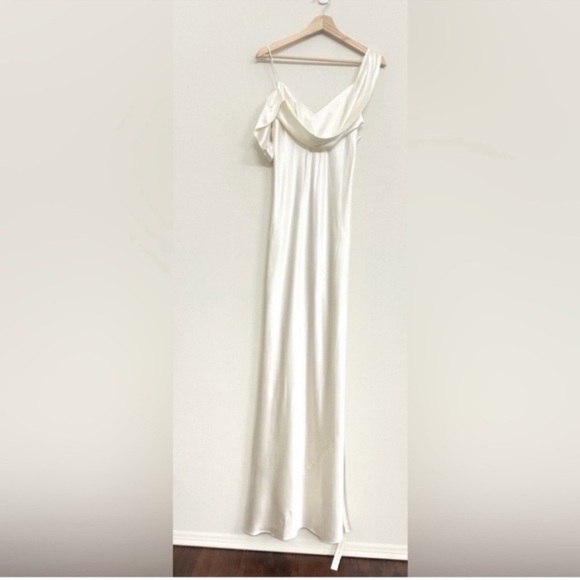 NWT Reformation Ronda One ShoulderAsymmetrical Neckline Silk Dress Ivory Sz 8 - Picture 5 of 16